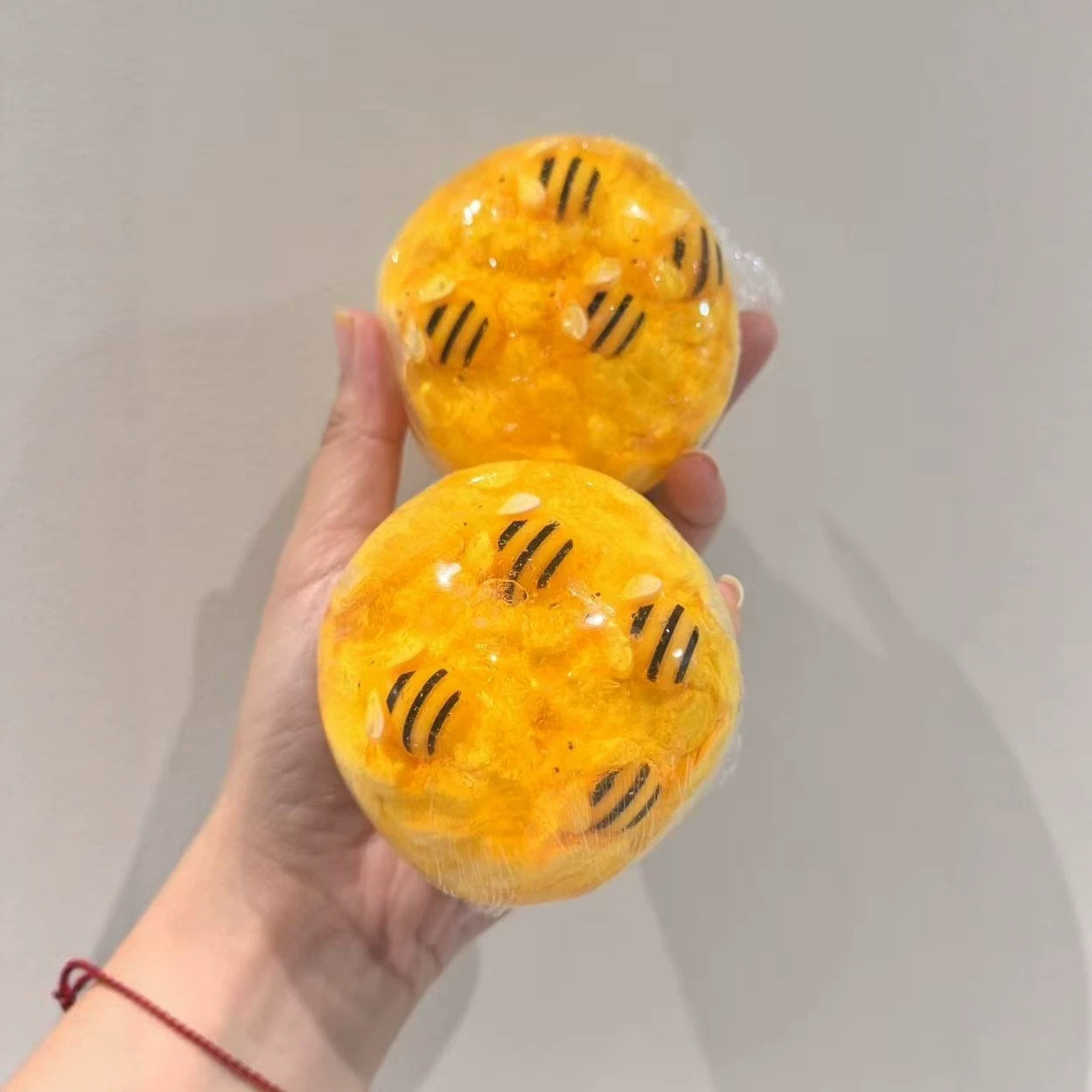 Bola antiestrés blandita con t - Party Games Spy reseña y precio